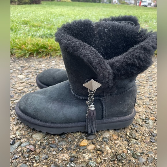 Bailey Button Uggs - Picture 3 of 6